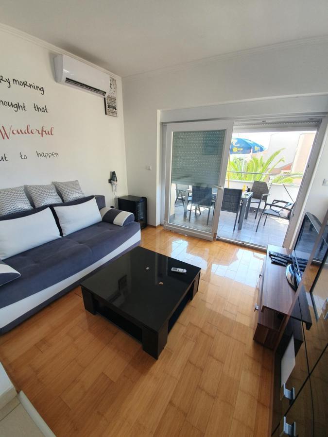 Apartment Novalja 4+2 Buitenkant foto